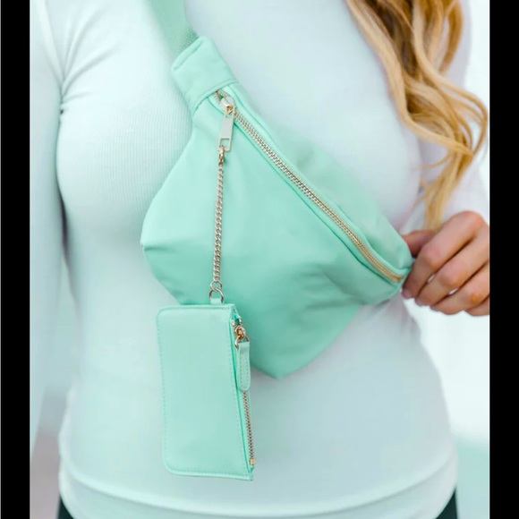 Mint Key Chain Wallet/cards/coin holder W. Gold clip on Chain NTW BY PINKLily - Picture 3 of 3